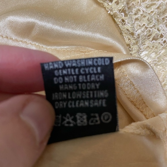 ANGIE CREAM COLORED LACE DRESS W/LINING - SIZE M - Picture 4 of 8